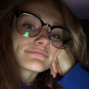 Meet your Posher, Caitlin